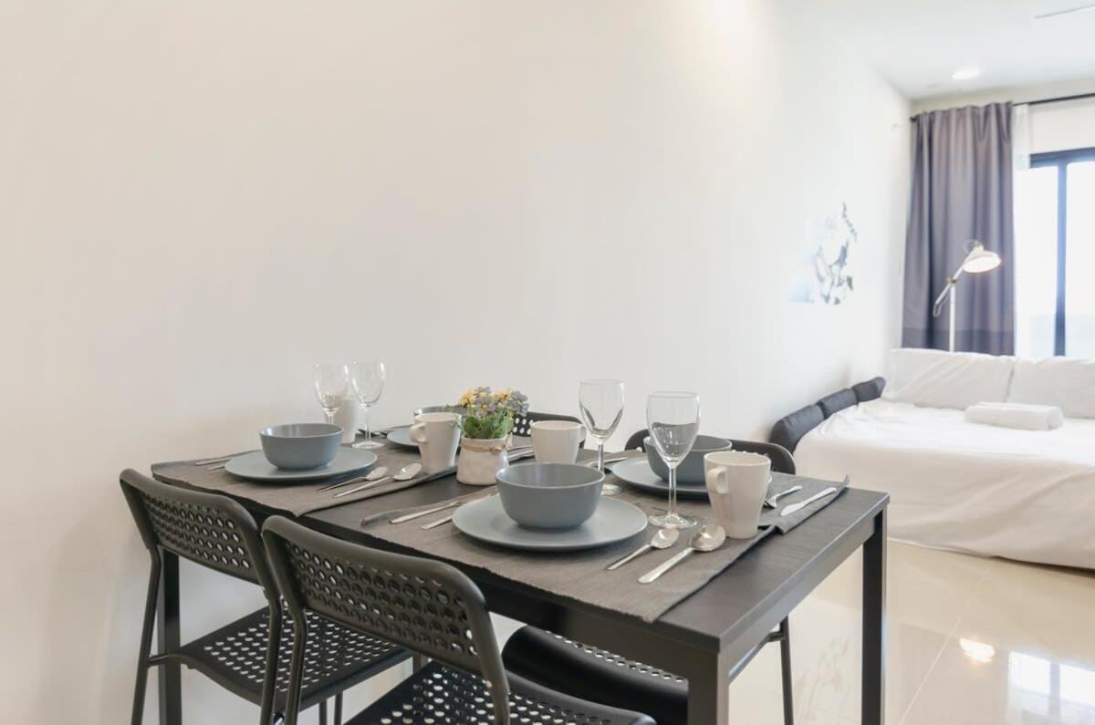 Totoro Theme In Suasana Jb, Free Wifi Apartemen *